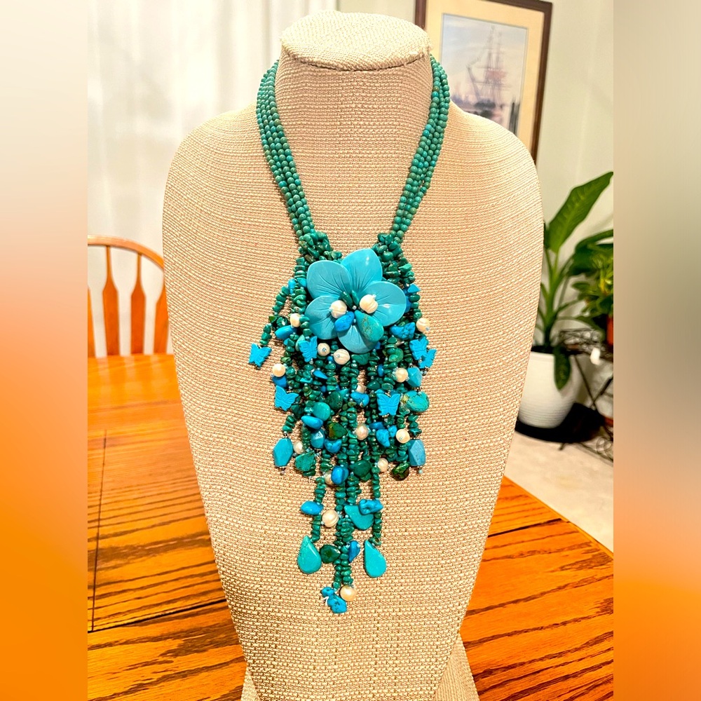 Vintage 1970-1980's turquoise necklace with hand carved flower pendant